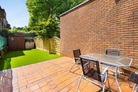 4 bedroom terraced house for sale, Chambord Street, London, E2