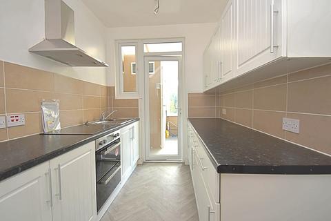 3 bedroom terraced house for sale, Rowden Road, Chingford , London. E4 8SD