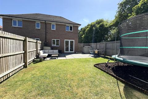 3 bedroom semi-detached house for sale, Heritage Court, Scissett, HD8 9WN