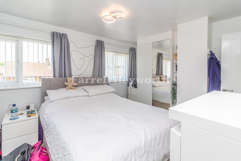 Bedroom 1 image 2