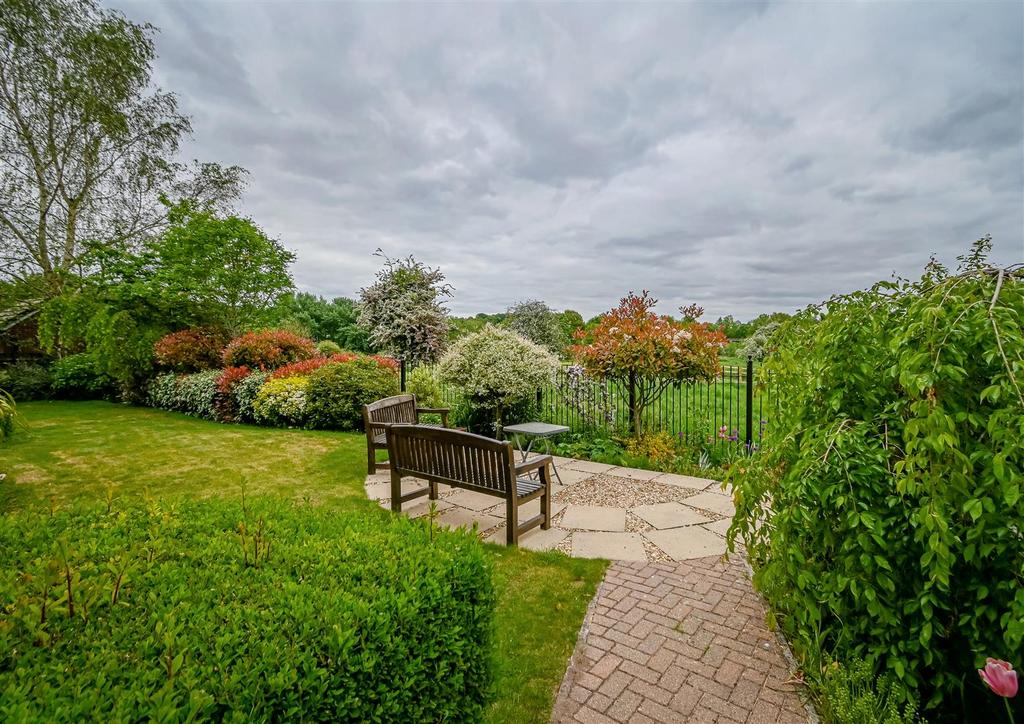 24 Farthings Court-14.jpg