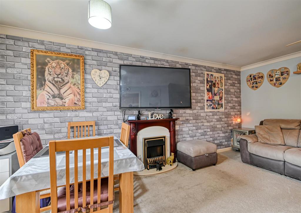 24 Farthings Court-1.jpg