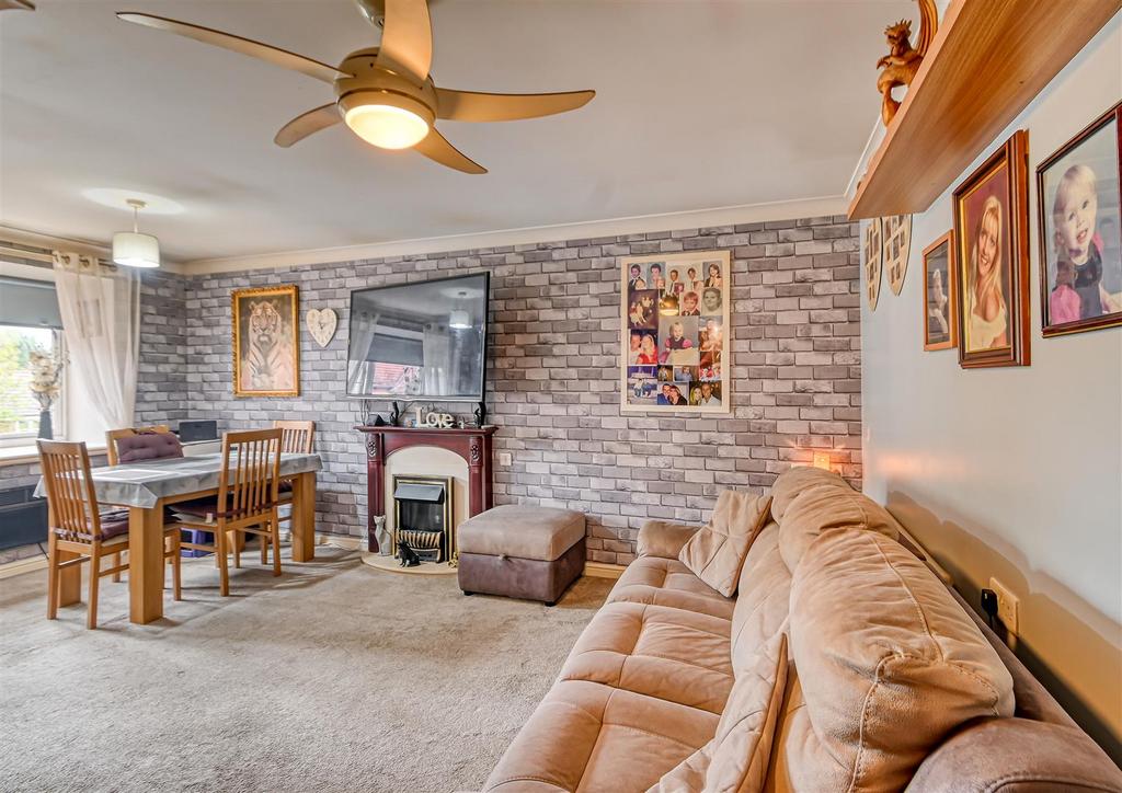 24 Farthings Court-4.jpg