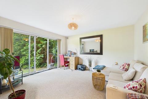 1 bedroom ground floor flat for sale, Willow Grove, Chislehurst BR7