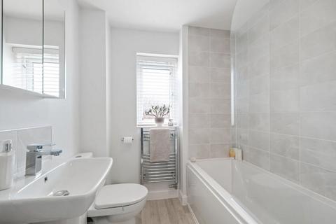 2 Chimney Way, Stoke Prior, Bromsgrove, B60 4FQ