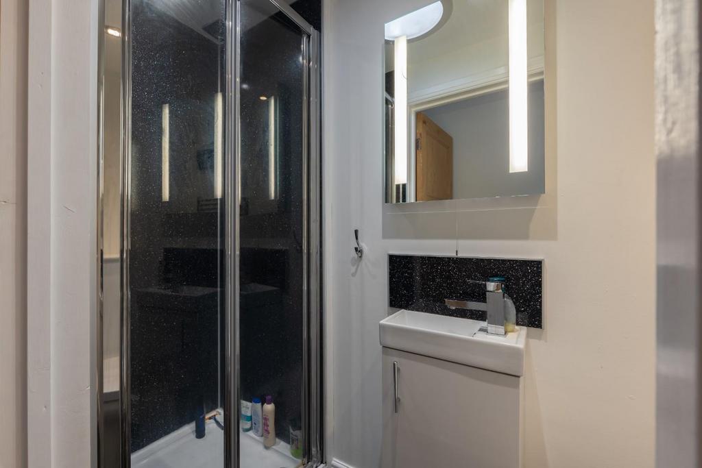 Shower room-1.jpg
