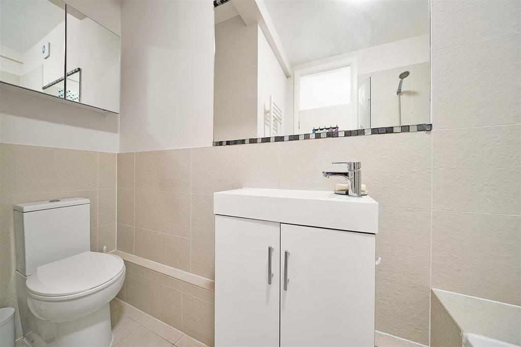 8 B Sidmouth Parade, Sidmouth Road - m B8 O9d6y Kt O0u A