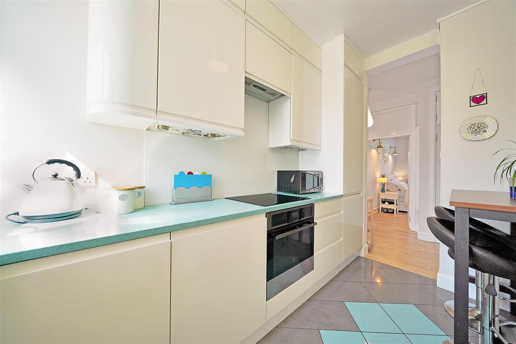 8 B Sidmouth Parade, Sidmouth Road - ucsanyl YGa1 JHz