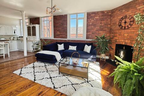 2 bedroom apartment to rent, Chester Road, Old Trafford