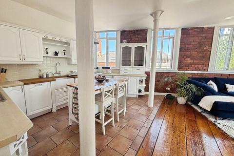 2 bedroom apartment to rent, Chester Road, Old Trafford