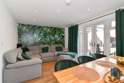 4 bedroom semi-detached house for sale, Cornwell Avenue, Crawley RH10