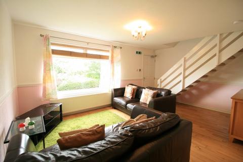 3 bedroom semi-detached house to rent, Howth Terrace, Glasgow G13