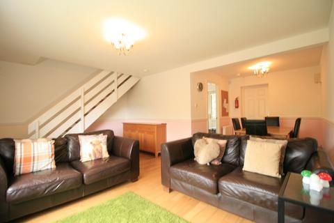 3 bedroom semi-detached house to rent, Howth Terrace, Glasgow G13