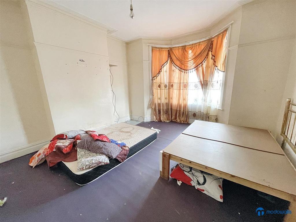 80 Barking Rd East Ham (105).jpg