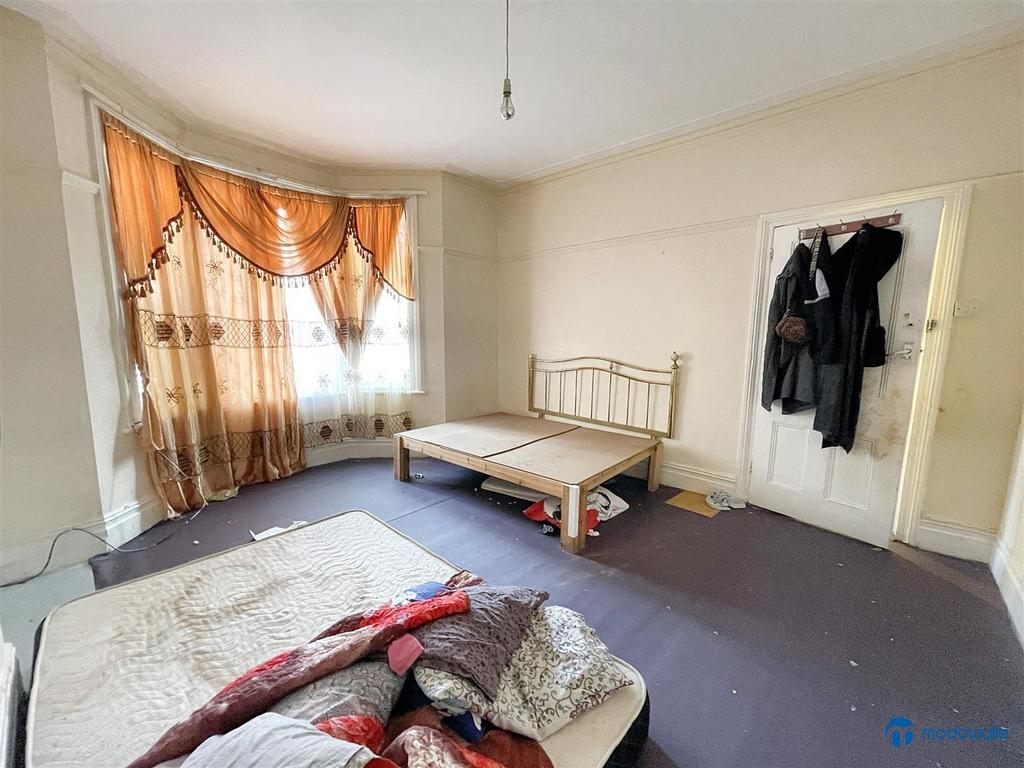 80 Barking Rd East Ham (106).jpg