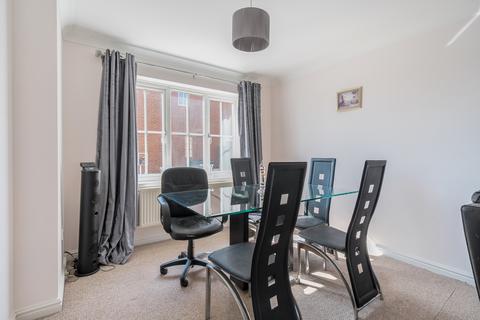 14 Bland Drive, Hawkinge, Folkestone, CT18 7PX