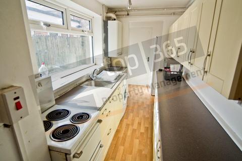 4 bedroom terraced house to rent, *£90pppw excl bills* Hart Street, Lenton, Nottingham