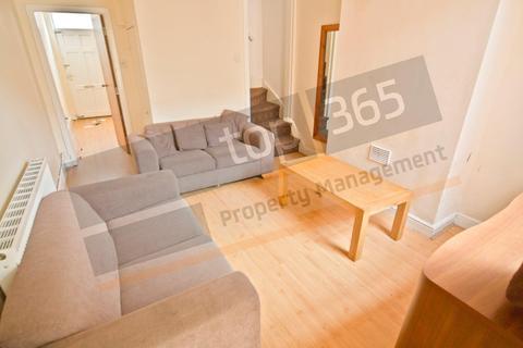 4 bedroom terraced house to rent, *£90pppw excl bills* Hart Street, Lenton, Nottingham