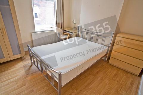 4 bedroom terraced house to rent, *£90pppw excl bills* Hart Street, Lenton, Nottingham