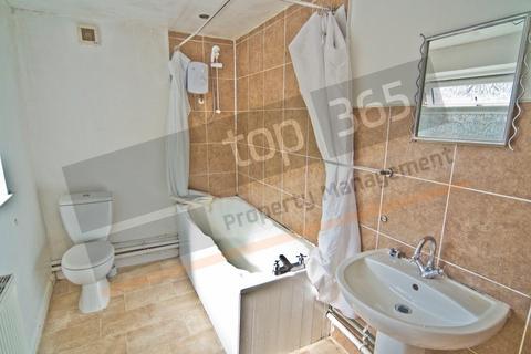 4 bedroom terraced house to rent, *£90pppw excl bills* Hart Street, Lenton, Nottingham