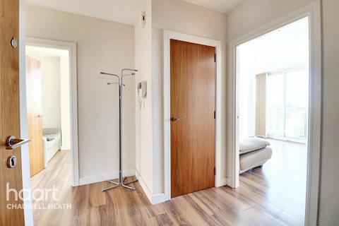 2 bedroom apartment for sale, High Road, ROMFORD