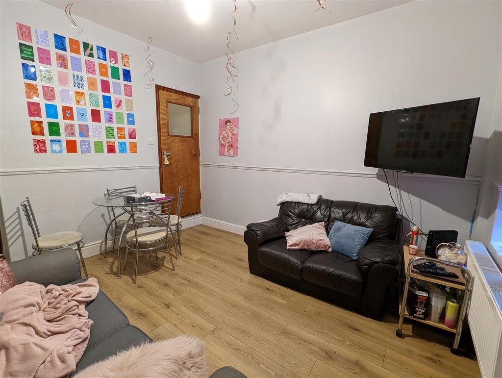 NHrlu2 hp0 CWVi Qq M9xe6w.jpg