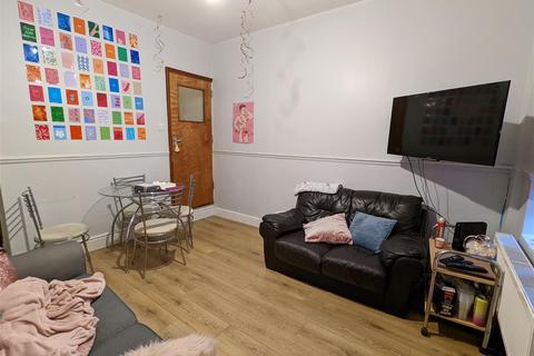 5 bedroom terraced house to rent, *£115pppw excl bills*  Cycle Road, Nottingham
