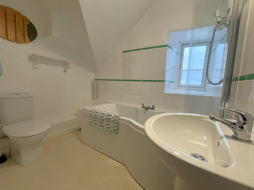 Bathroom.jpg