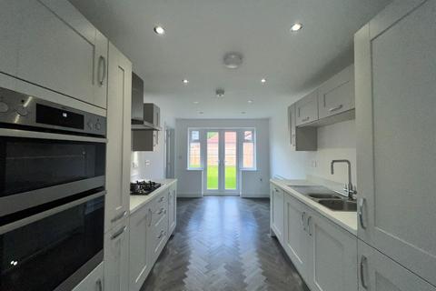 4 bedroom semi-detached house to rent, Elderberry Close, Wynyard