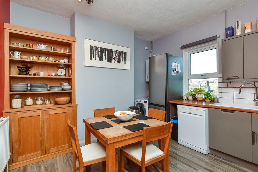 Kitchen/ Dining Room