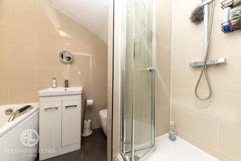 6 bedroom semi-detached house for sale, Sturgeons Way, Hitchin, Hertfordshire, SG4 0BN