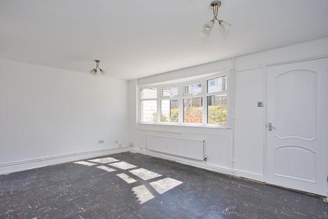 6 Maine Close, Dover, CT16 2AZ