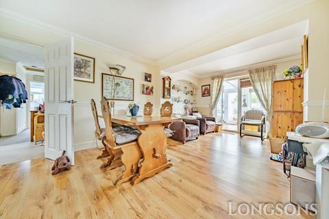 undefined, Acacia Avenue, Ashill
