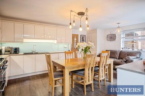 4 bedroom detached house for sale, Cormorant Close, Filey, YO14 0ED