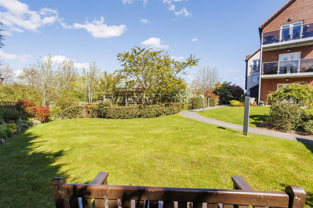 Flat 19 Smithson Court 6.jpg