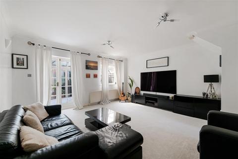 1 Upper Dunnymans, Banstead, SM7 2AP