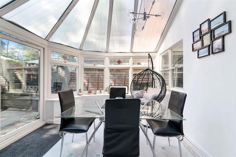 1 Upper Dunnymans, Banstead, SM7 2AP