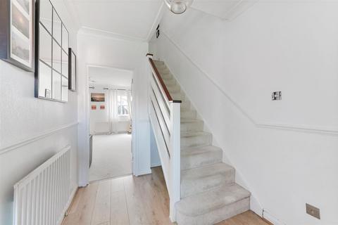 1 Upper Dunnymans, Banstead, SM7 2AP