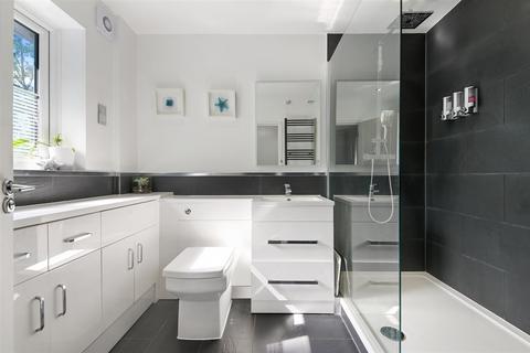 1 Upper Dunnymans, Banstead, SM7 2AP