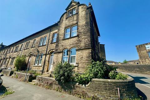 6 bedroom end of terrace house for sale, Savile Park Road, Halifax
