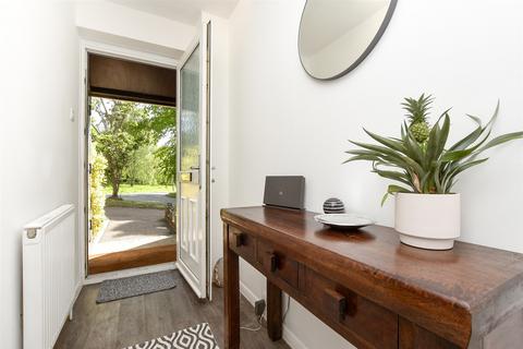 1 bedroom ground floor flat for sale, St. Johns, Redhill, Surrey