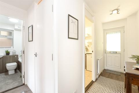 1 bedroom ground floor flat for sale, St. Johns, Redhill, Surrey
