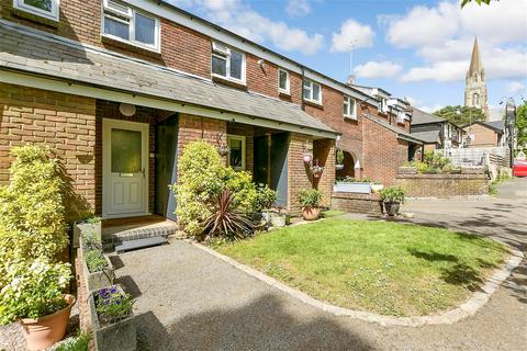 1 bedroom ground floor flat for sale, St. Johns, Redhill, Surrey