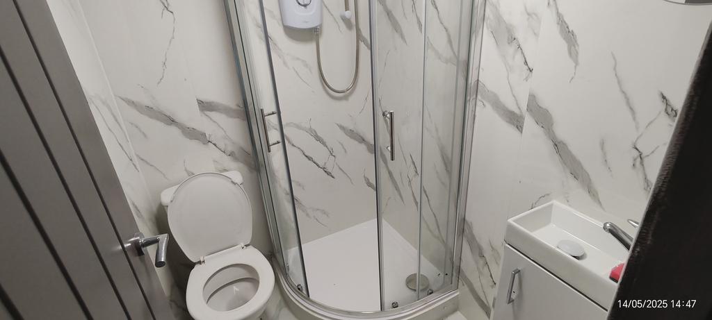 Room 4  ensuite