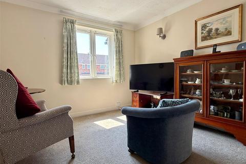 2 bedroom apartment for sale, Sea Road, Milford on Sea, Lymington, Hampshire, SO41