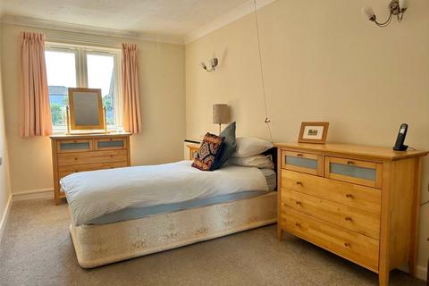 2 bedroom apartment for sale, Sea Road, Milford on Sea, Lymington, Hampshire, SO41