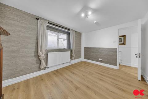 2 bedroom flat to rent, Bazely Street, London E14