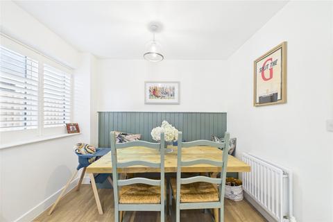 2 Clater Grove, Warfield, Bracknell, RG42 6DW