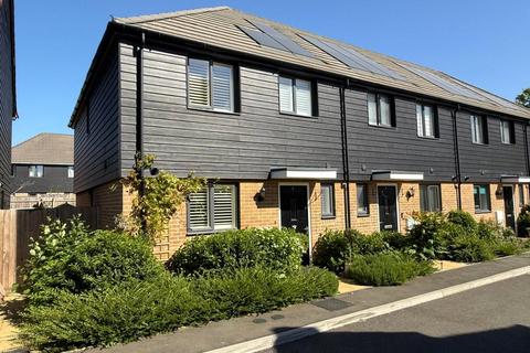 2 Clater Grove, Warfield, Bracknell, RG42 6DW