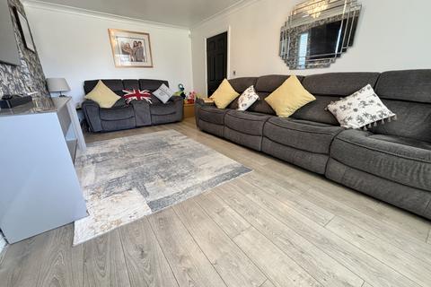 5 bedroom detached house for sale, Fantail Close, Thornton FY5